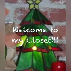 Welcome to my Closet ⛄️🦌🎁🎄